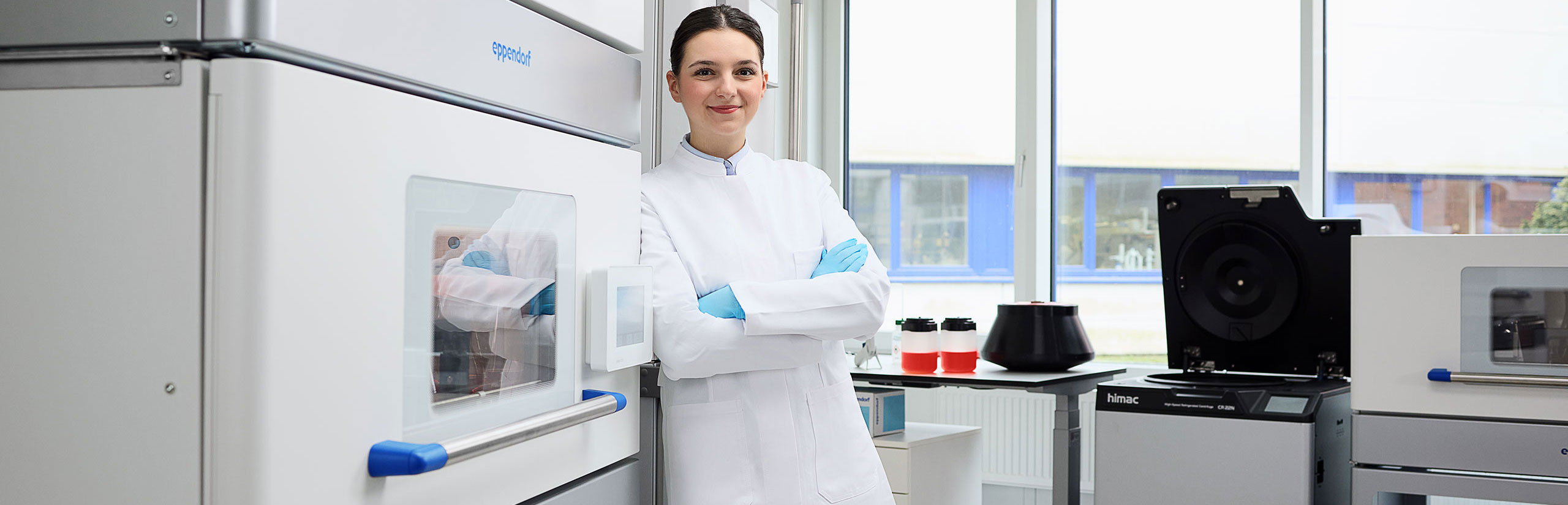 H2-25-Header-CS220-labscene-2560x825.jpg